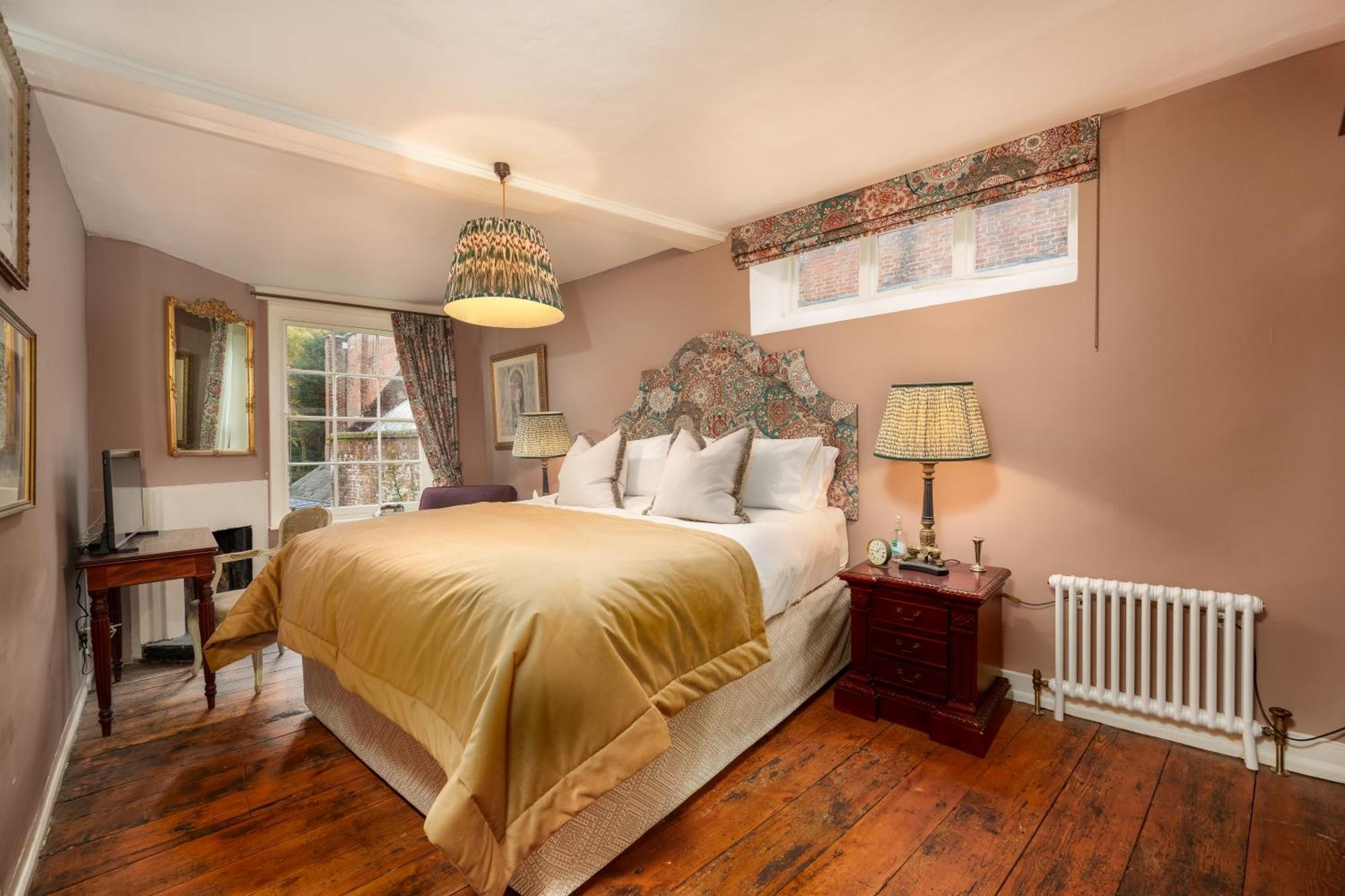 Avington Lakes Hotel Winchester Room photo