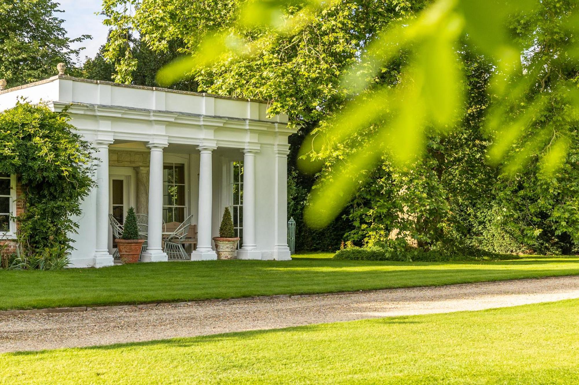 Avington Lakes Hotel Winchester Exterior photo