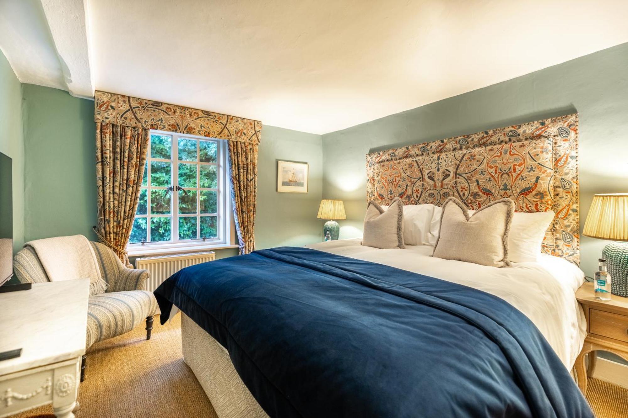 Avington Lakes Hotel Winchester Room photo